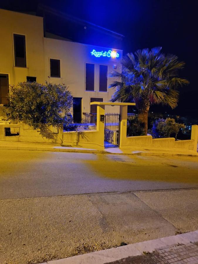 לינה וארוחת בוקר קוסטונאצ'י Raggi Di Sole מראה חיצוני תמונה