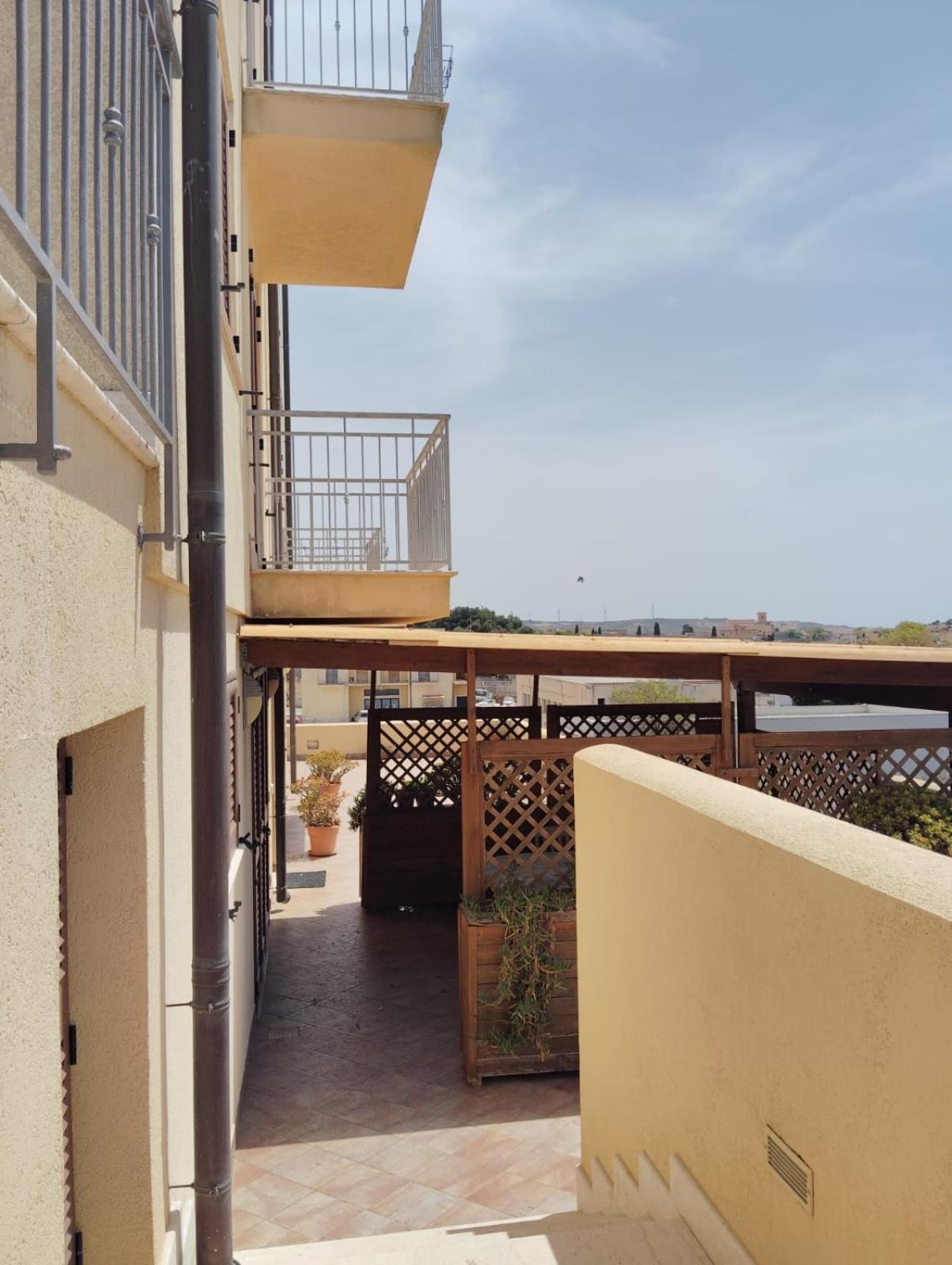 לינה וארוחת בוקר קוסטונאצ'י Raggi Di Sole מראה חיצוני תמונה